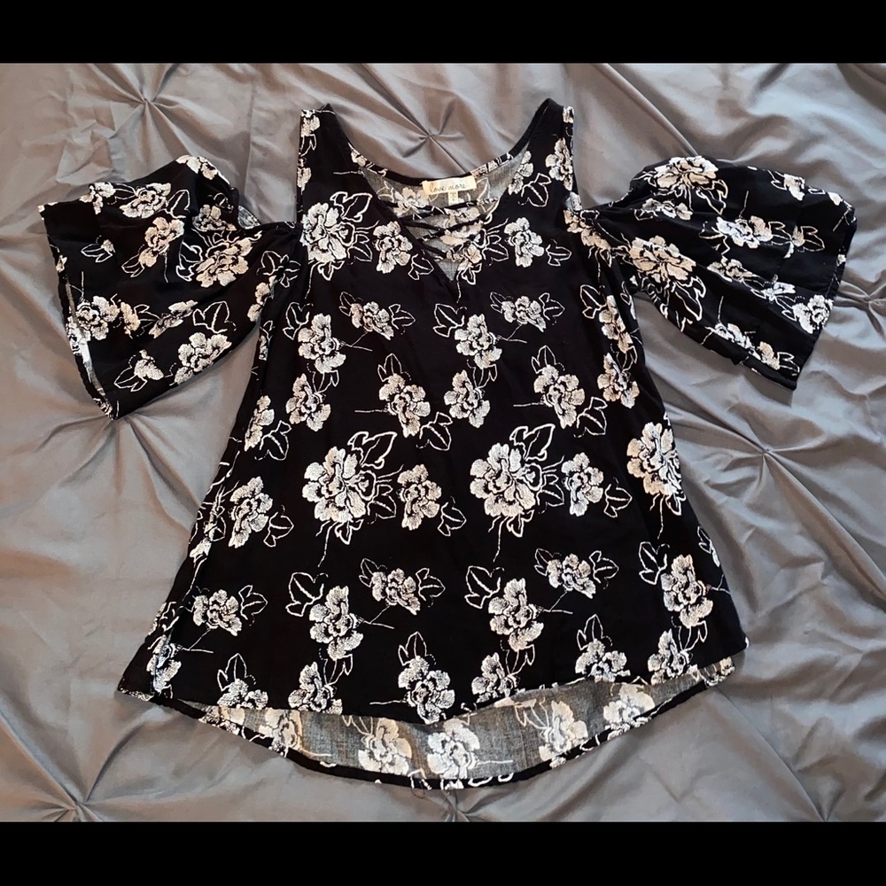 Cute Love More black and white cold shoulder top